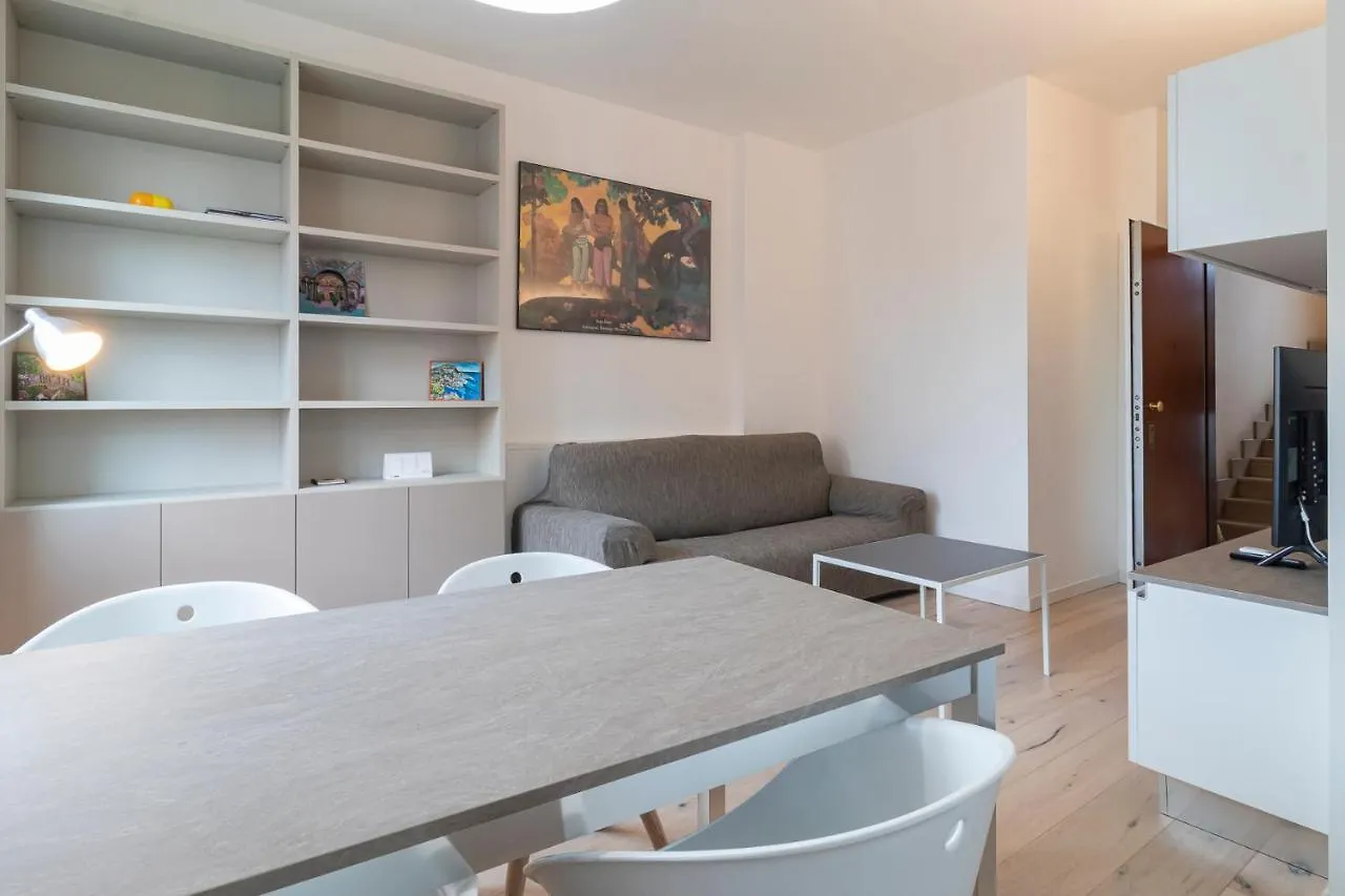 New Apartment Close To Navigli - Iulm - Ponti 0*, Milan